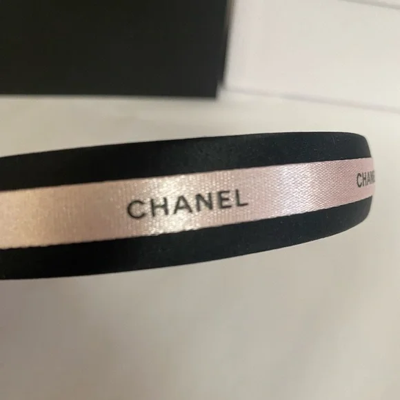 CHANEL Black Headband with Pink Signature Ribbon - Picture 6 of 7
